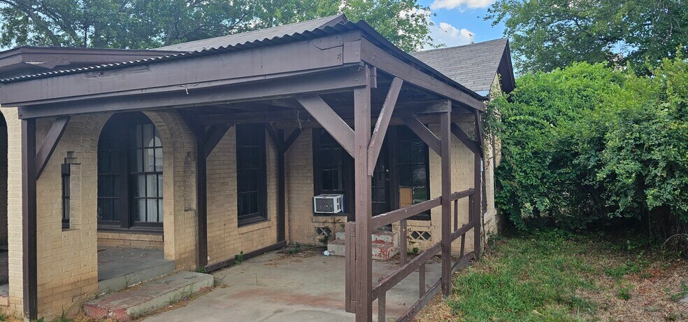 More Photos Of 401 E Pine St, Edgewood Office For Sale