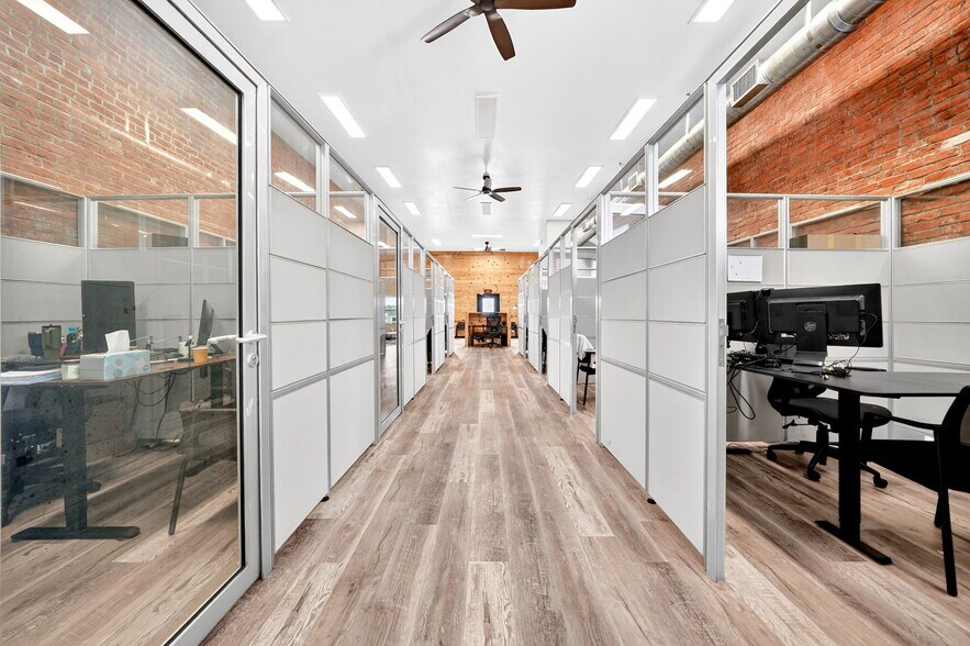 More Photos Of 201 N Bois D Arc St, Forney Storefront For Sale