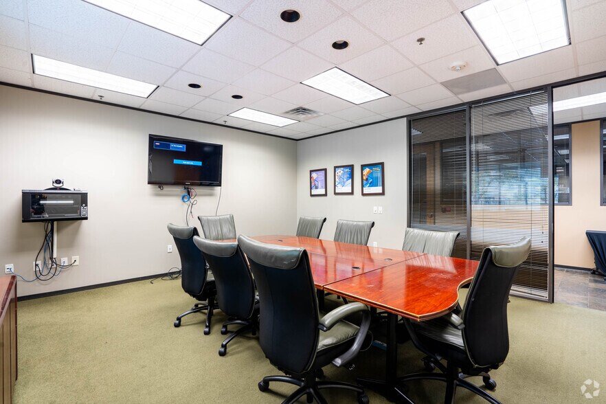 More Photos Of 4400 S Sam Houston Pky E, Houston Warehouse For Lease