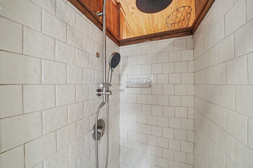 More Photos Of 21376 Consolation St, Volcano Specialty For Sale