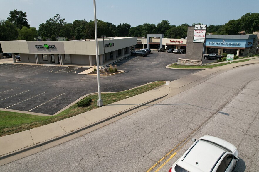 More Photos Of 9500 Marshall Dr, Lenexa Unknown For Lease