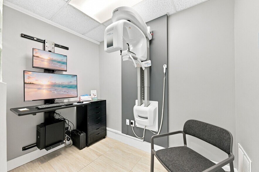 More Photos Of 610-618 NE 124th St, North Miami Office For Sale