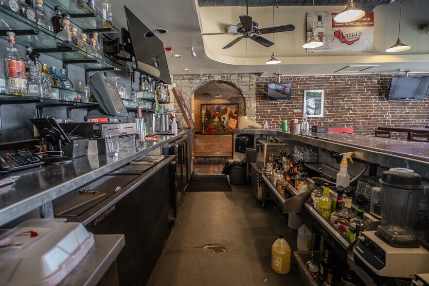 More Photos Of 406 South Ave, Springfield Storefront Retail Office For Lease