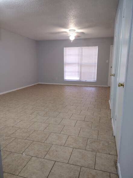 More Photos Of 2300 S 8th St, Lamesa Apartments For Sale
