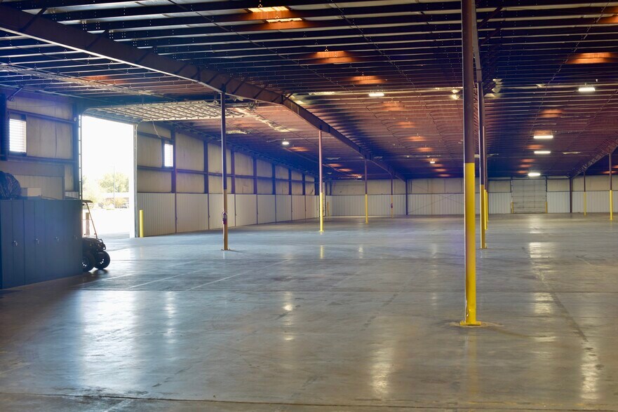 More Photos Of 847 W Main St, Lake City Warehouse For Lease