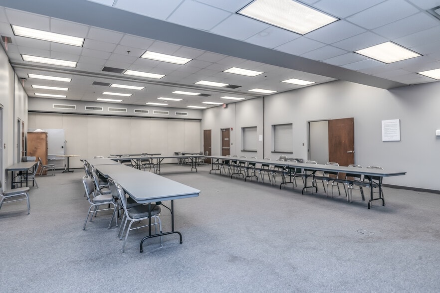 More Photos Of 5015 Woods Crossing Rd, Montgomery Office For Sale