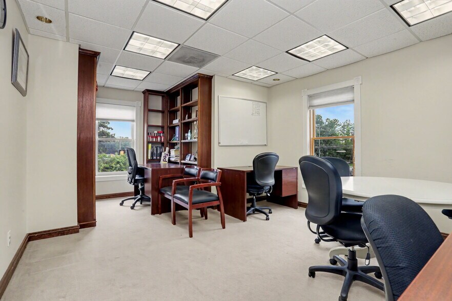More Photos Of 27 Mill Plain Rd, Danbury Office For Sale