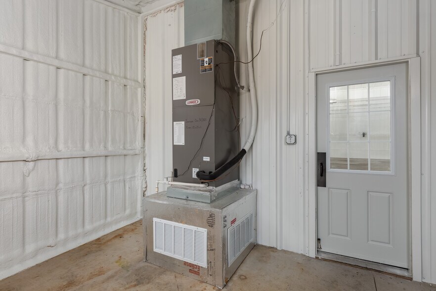 More Photos Of 3100 E Highway 199, Springtown Warehouse For Lease