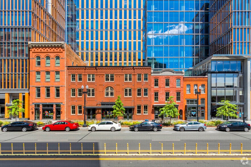 More Photos Of 655 New York Ave NW, Washington Office For Lease