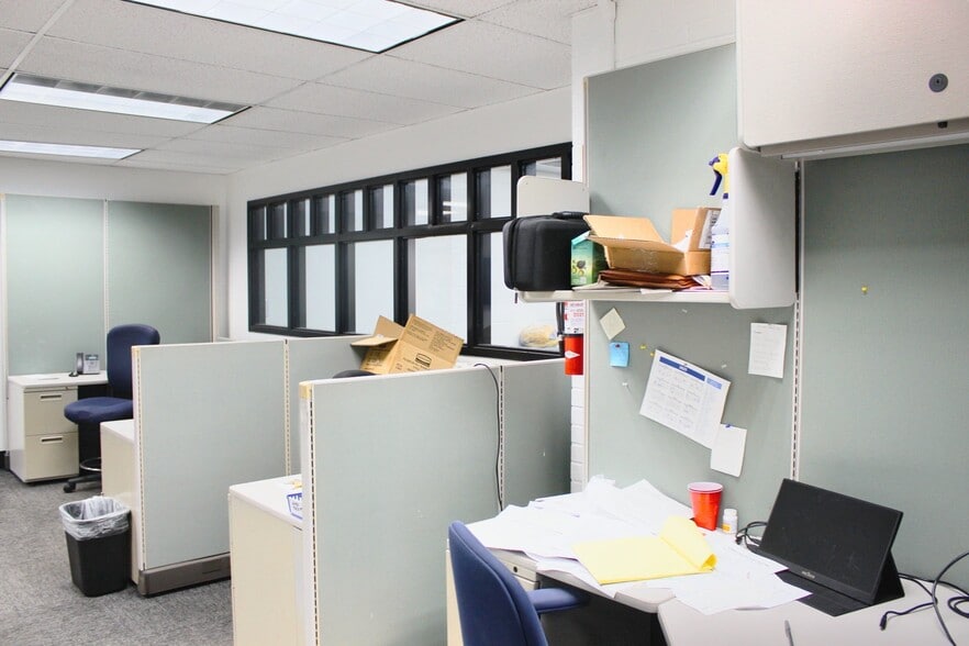 More Photos Of 651 E Main St, Dayton Office For Sale