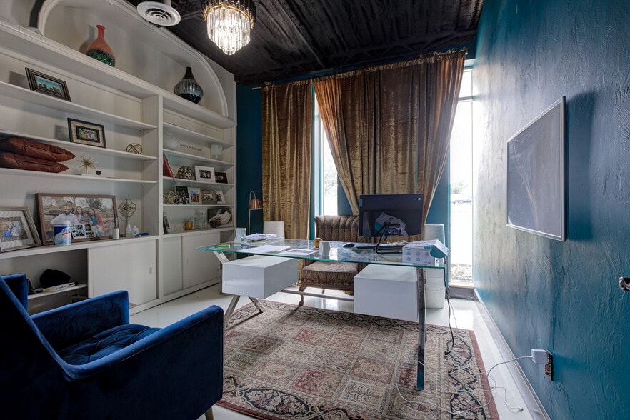 More Photos Of 6500 N Meridian Ave, Oklahoma City Medical For Sale