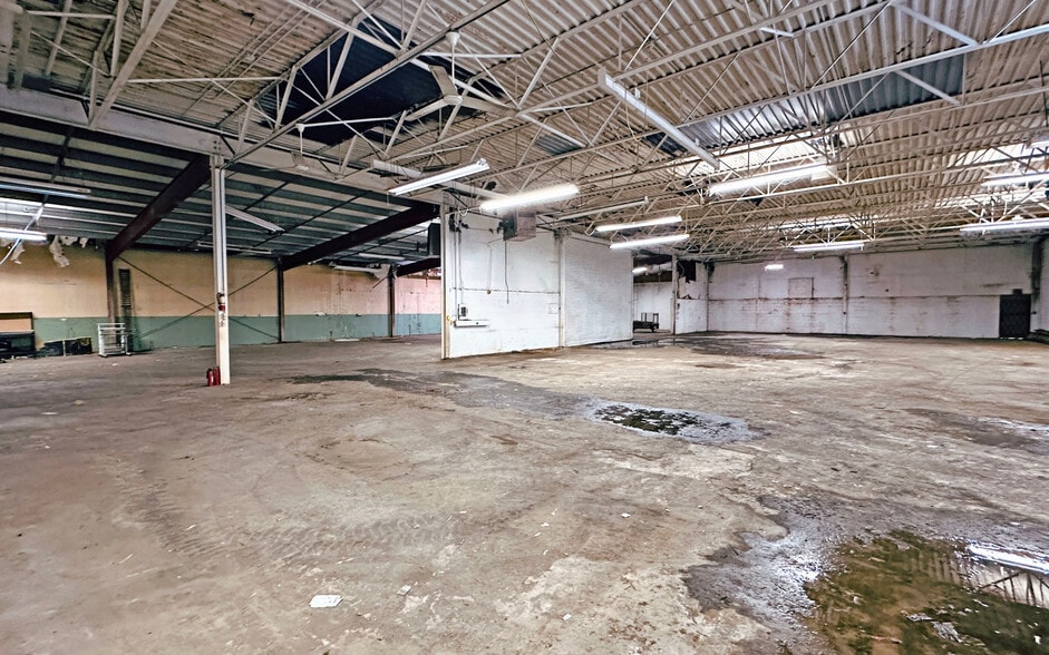 More Photos Of 26811 Fullerton St, Redford Township Warehouse For Sale