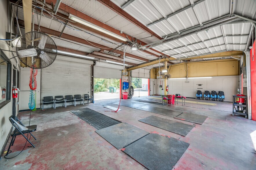 More Photos Of 309 S Timberland Dr, Lufkin Auto Repair For Sale