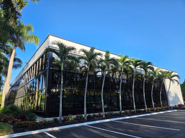 More Photos Of 2201 NW Corporate Blvd, Boca Raton Office For Lease