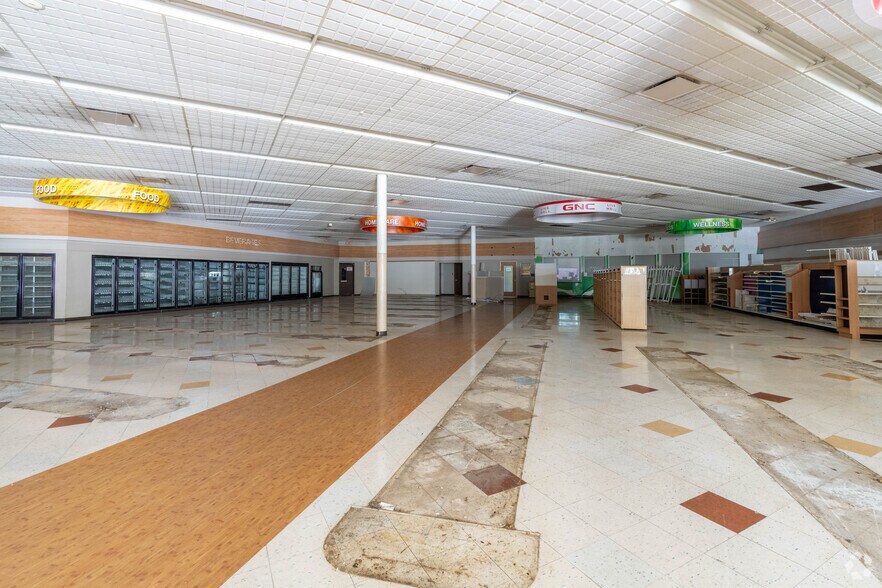 More Photos Of 222 S Main St, Orrville Drugstore For Sale