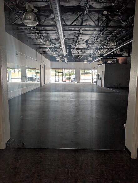 More Photos Of 6220-6230 US 287 HWY, Arlington Unknown For Lease