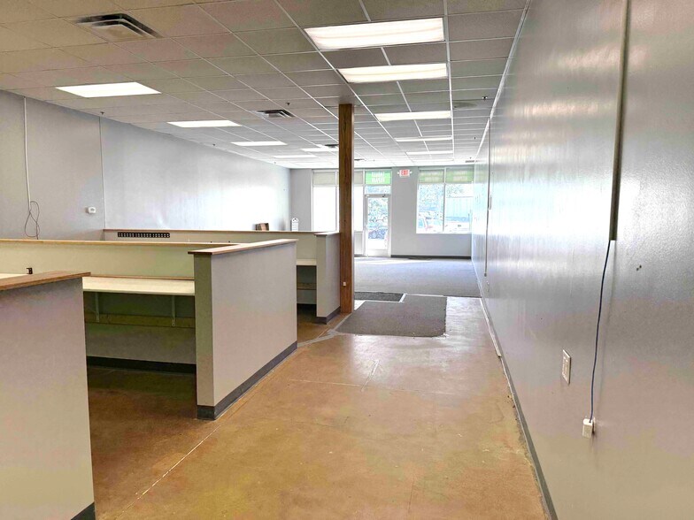 More Photos Of 609-621 Locust St, Monticello Unknown For Lease