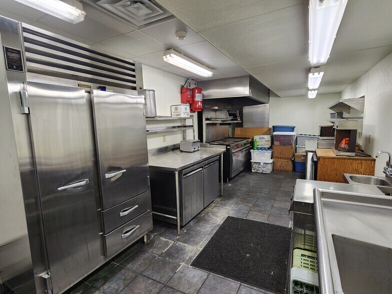 More Photos Of 19 E Washington St, New Castle Loft Creative Space For Lease