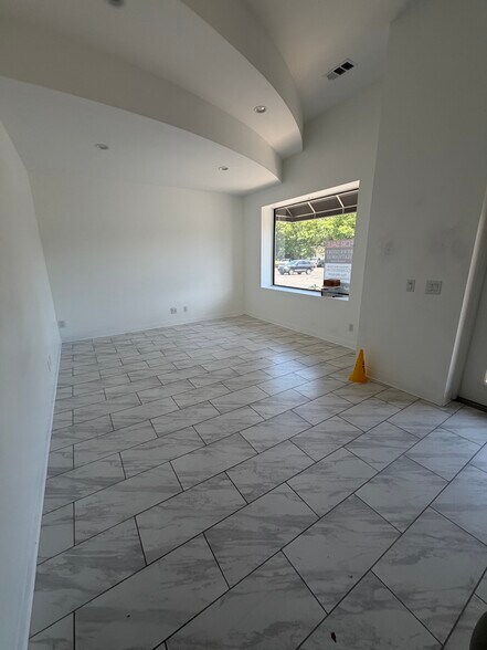 More Photos Of 11225 S Saginaw St, Grand Blanc Storefront Retail Office For Sale