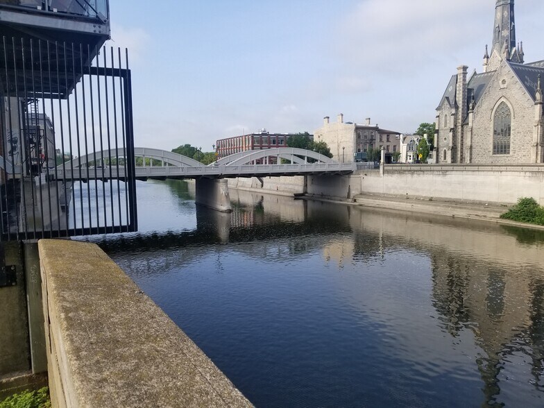 More Photos Of 34 Water St N, Cambridge Office For Lease