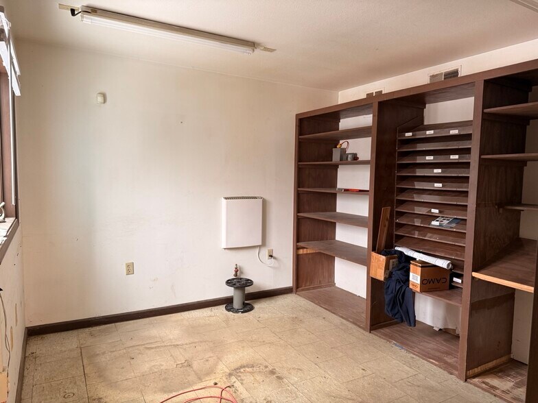 More Photos Of 13080 Cambridge Springs Rd, Edinboro Freestanding For Sale