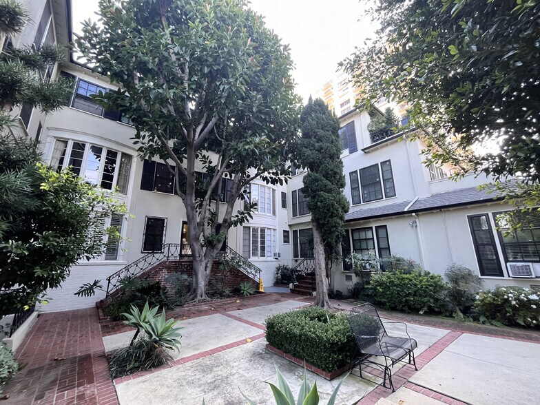 More Photos Of 401 Shirley Pl, Beverly Hills Multifamily For Sale