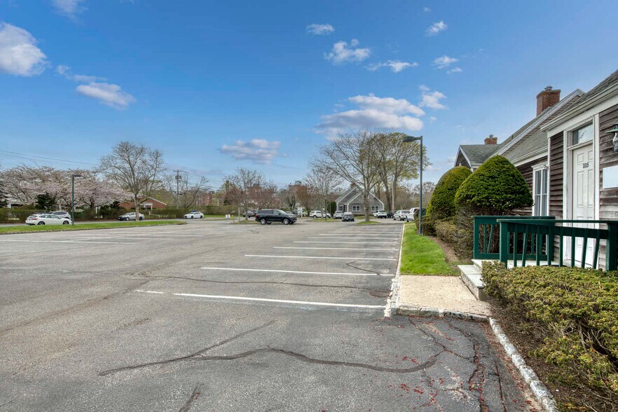 More Photos Of 335 Meeting House Ln, Southampton Healthcare For Sale