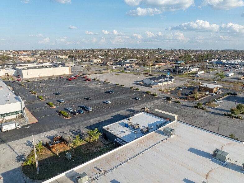 More Photos Of 2221 W Walnut St, Rogers Restaurant For Sale