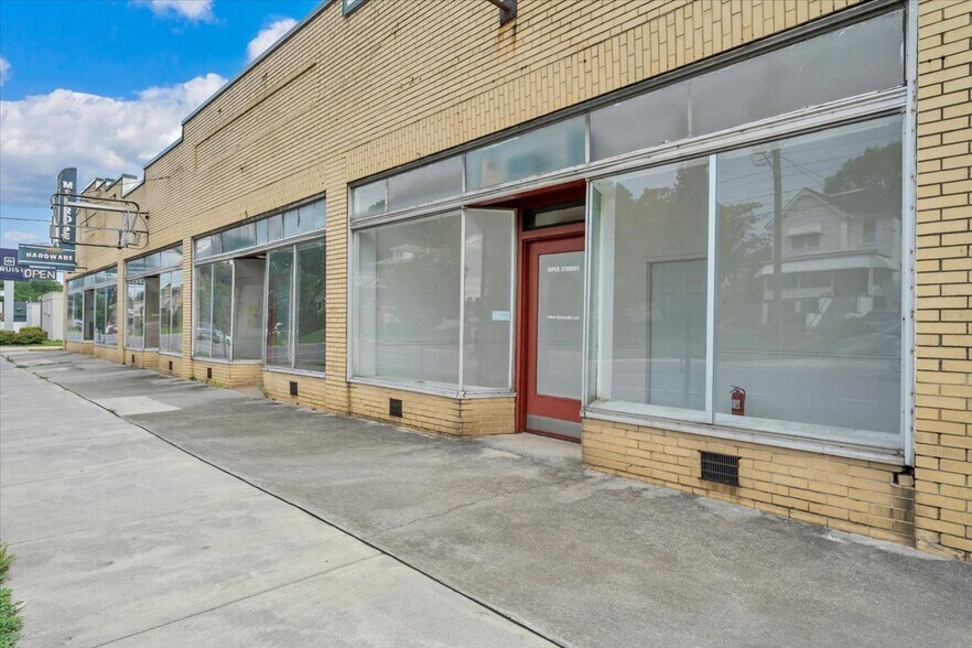 More Photos Of 2302 Melrose Ave NW, Roanoke Flex For Lease