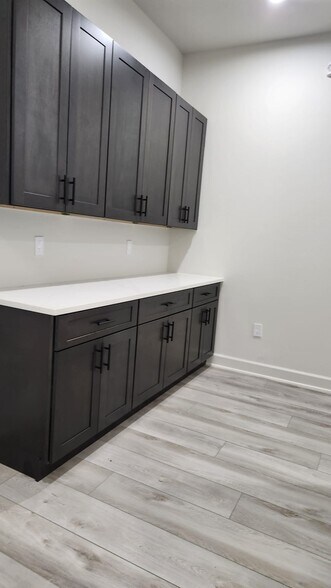 More Photos Of 1325 Main St, Katy Unknown For Lease