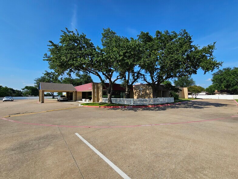 More Photos Of 3114 Old Denton Rd, Carrollton Specialty For Sale