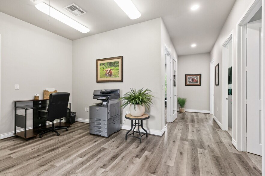 More Photos Of 13715 Office Park Dr, Houston Office For Sale