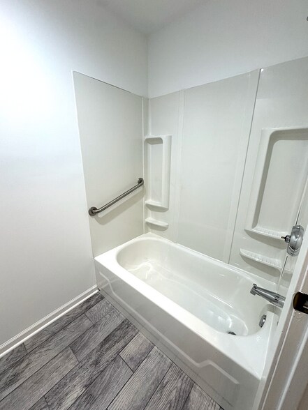 More Photos Of 9856 Derby Ln, Westchester Warehouse For Lease