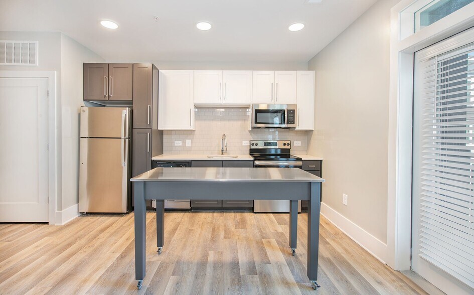 More Photos Of 725-735 Coleman Blvd, Mount Pleasant Apartments For Lease