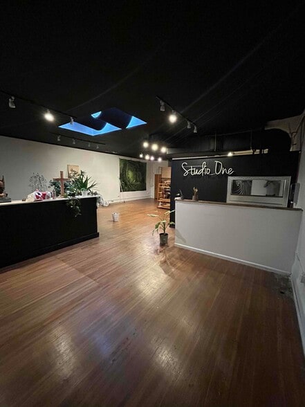 More Photos Of 443 N Main St, Hendersonville Storefront Retail Residential For Lease