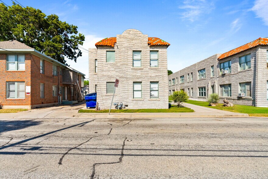 Primary Photo Of 615-619 S Tancahua St, Corpus Christi Apartments For Sale