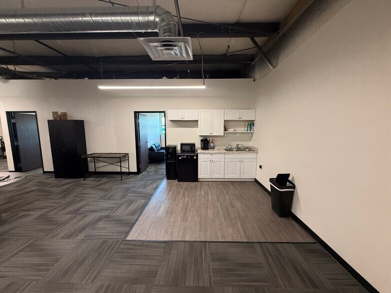 More Photos Of 6320 S Sandhill Rd, Las Vegas Warehouse For Lease