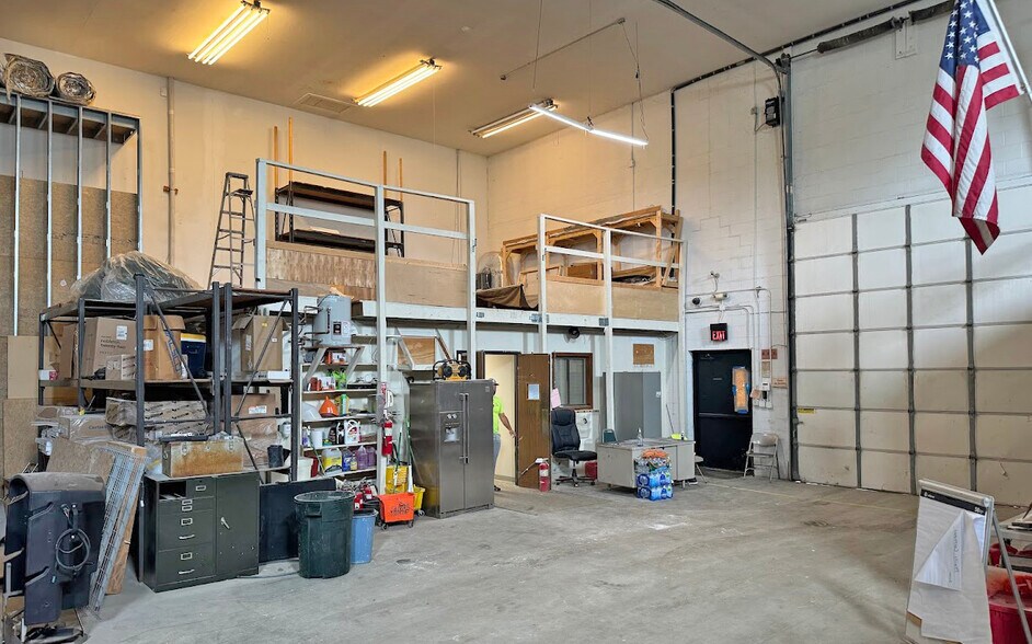 More Photos Of 5665 Auburn Rd, Shelby Township Freestanding For Lease