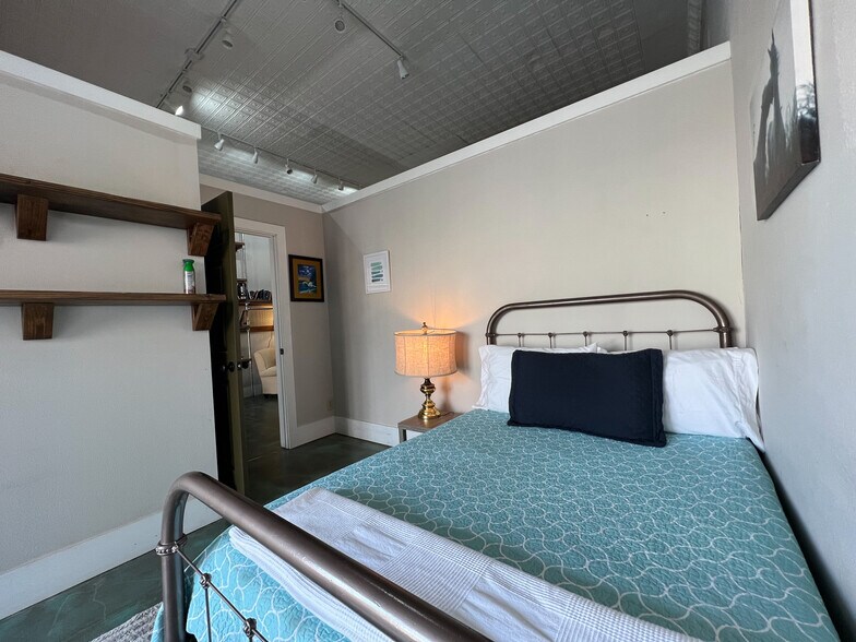 More Photos Of 114 N 5th St, Alpine Storefront For Sale