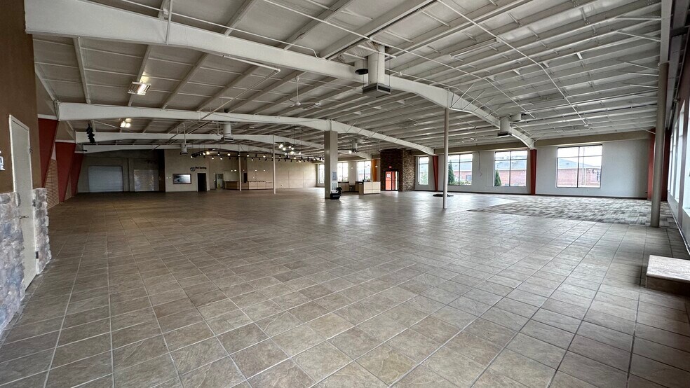 More Photos Of 2401 1/2 Empire, Bloomington General Retail For Sale