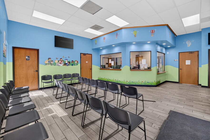 More Photos Of 817 W Jefferson Blvd, Dallas Flex For Sale