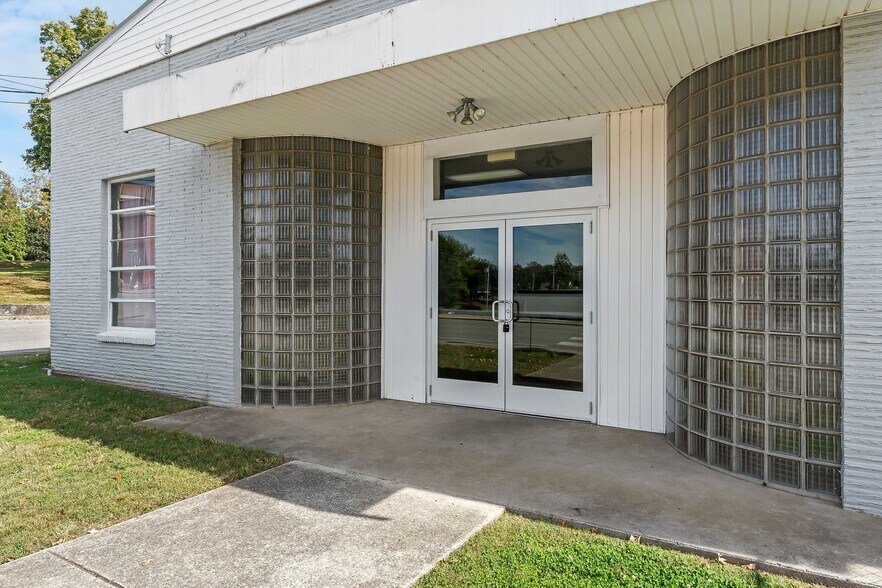 More Photos Of 310 N Spring St, McMinnville General Retail For Sale