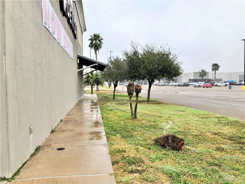 More Photos Of 4322 N Conway Ave, Palmhurst Freestanding For Lease