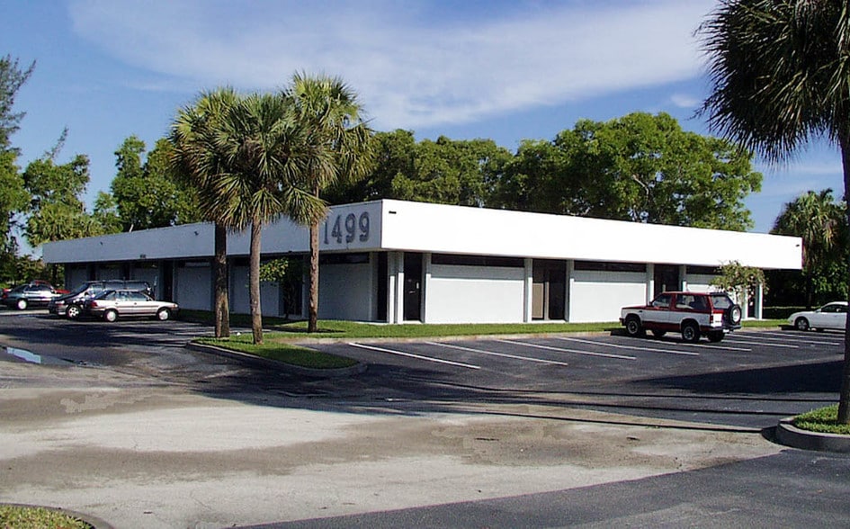 Primary Photo Of 1499 Forest Hill Blvd, West Palm Beach Medical For Lease