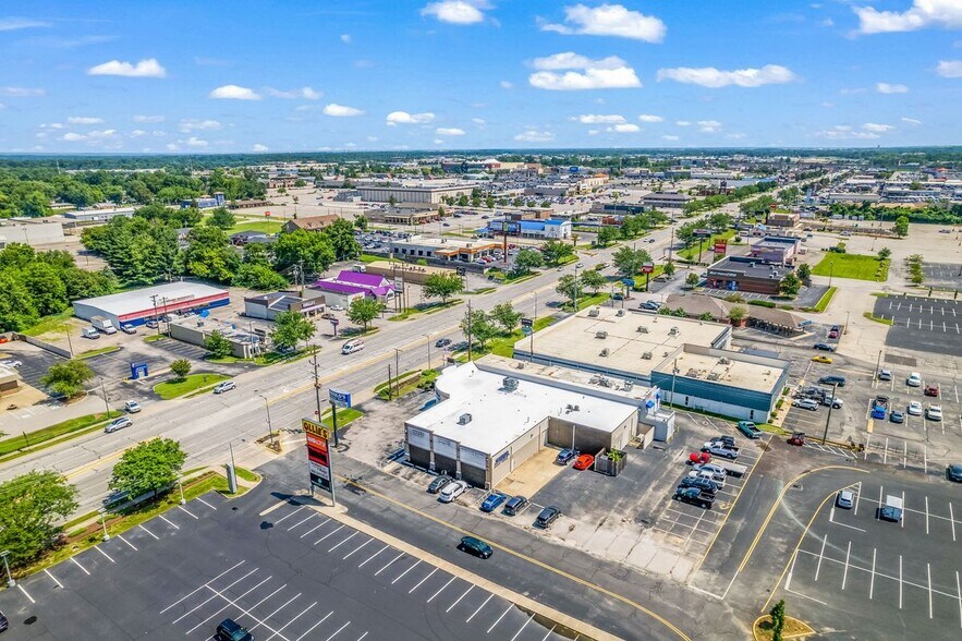 More Photos Of 504 E Lewis and Clark Pky, Clarksville Freestanding For Sale