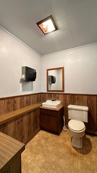 More Photos Of 7705 67th St S, Birmingham Flex For Lease