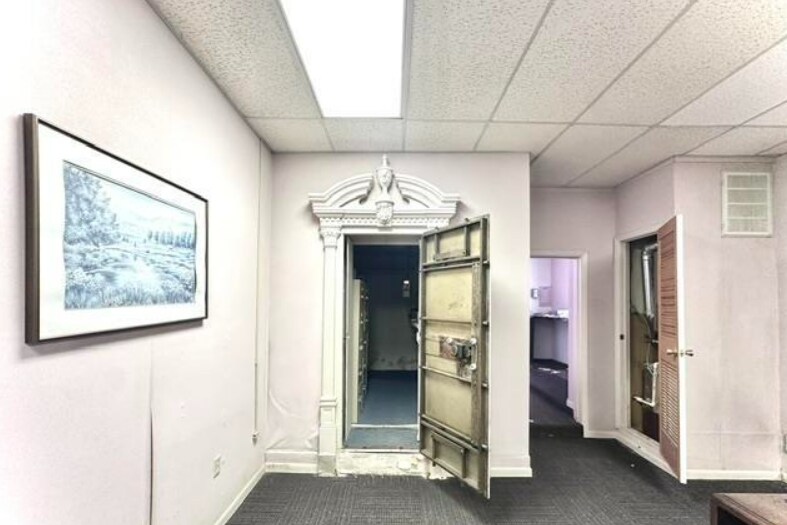 More Photos Of 12 W Mill St, Shelburn Bank For Sale