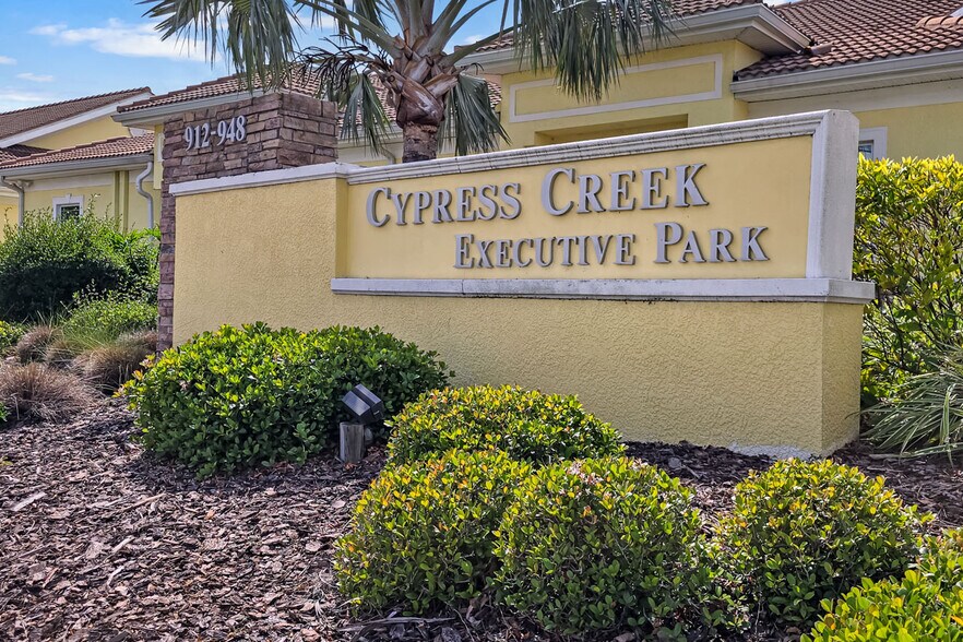 More Photos Of 934 Cypress Village Blvd, Sun City Center Office For Sale