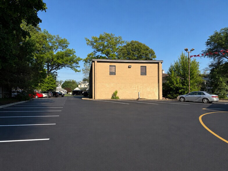 More Photos Of 1 Edgewood Ave, Smithtown Office For Lease