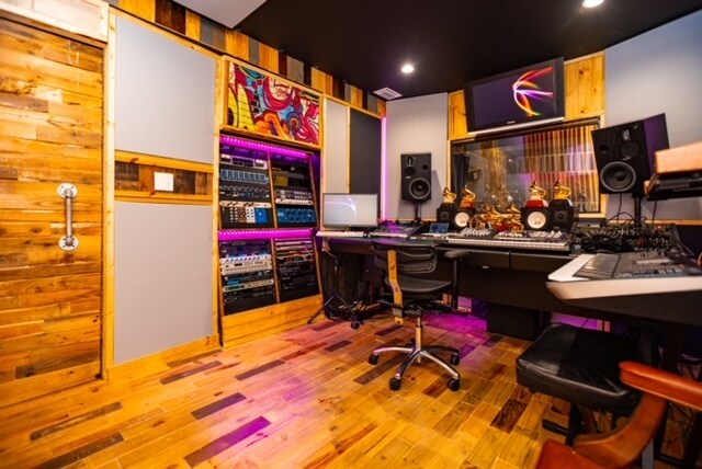 More Photos Of 14200-14238 SW 136th St, Miami Light Manufacturing For Sale